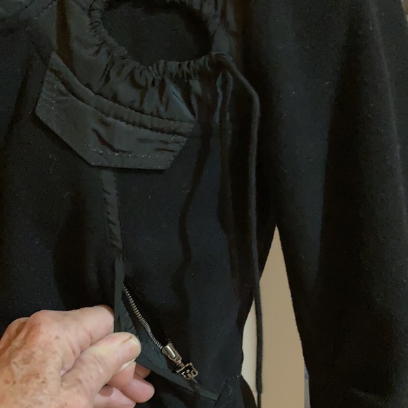 An interesting black warm jacket - Picture 11 of 16